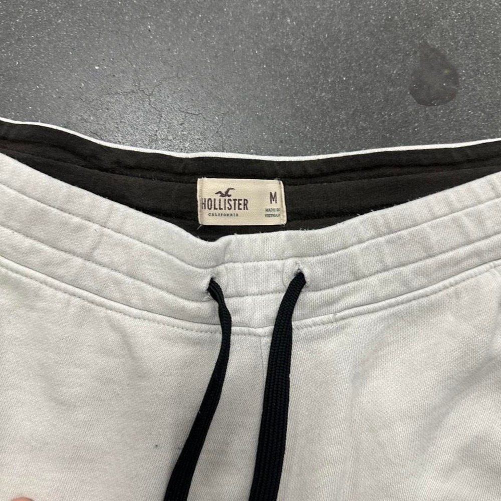 Hollister Co. white shorts with black stripes and logo - Picture 3 of 4